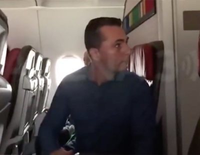 Un pasajero con diarrea agrede al personal de un avión al grito de "¡Me estoy cagando!"