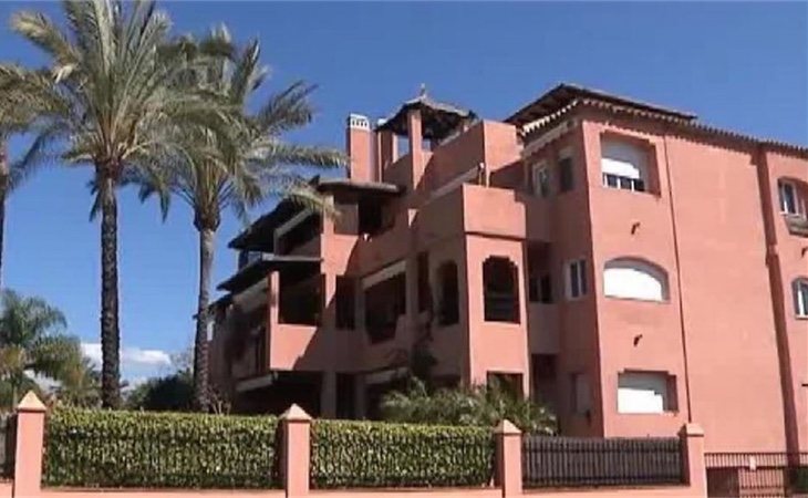 El ático dúplex investigado está en Estepona, cerca del límite con Marbella