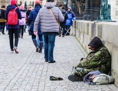 Un sintecho gana la lotería tras meterse en la basura para buscar sus números