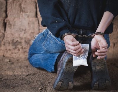 Un camello intenta vender cocaína a dos guardias civiles y acaba detenido