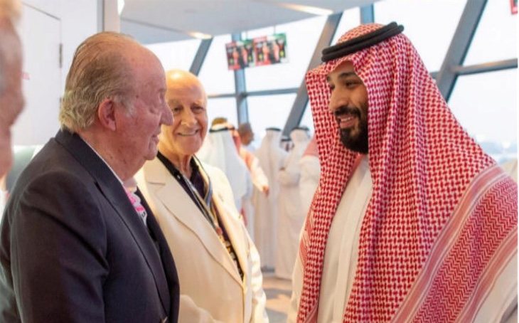 El rey Juan Carlos y el príncipe heredero saudí Mohamed bin Salmán