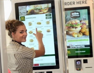 Hallan restos de heces en todas las pantallas táctiles de McDonald's en Londres