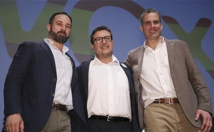 Abascal, Serrano y Ortega tras conocer los resultados andaluces