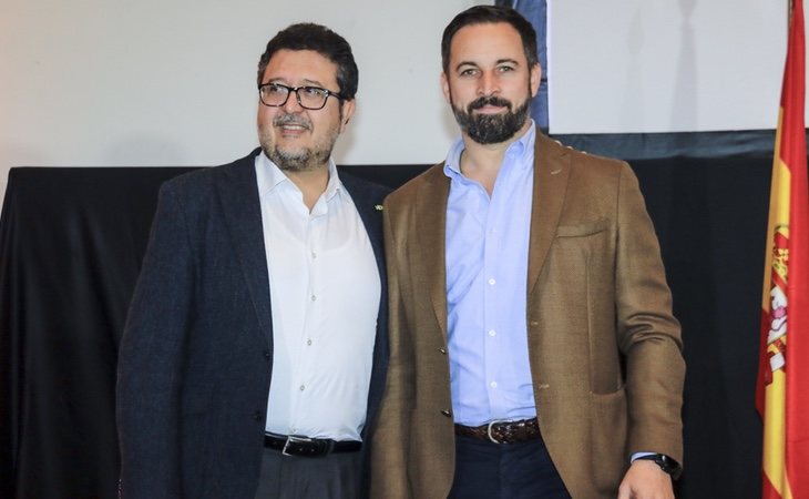 Francisco Serrano, candidato de VOX a la Junta de Andalucía, y el líder del partido, Santiago Abascal