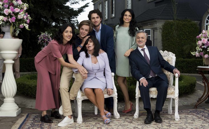 La familia protagonista de 'La casa de las flores'