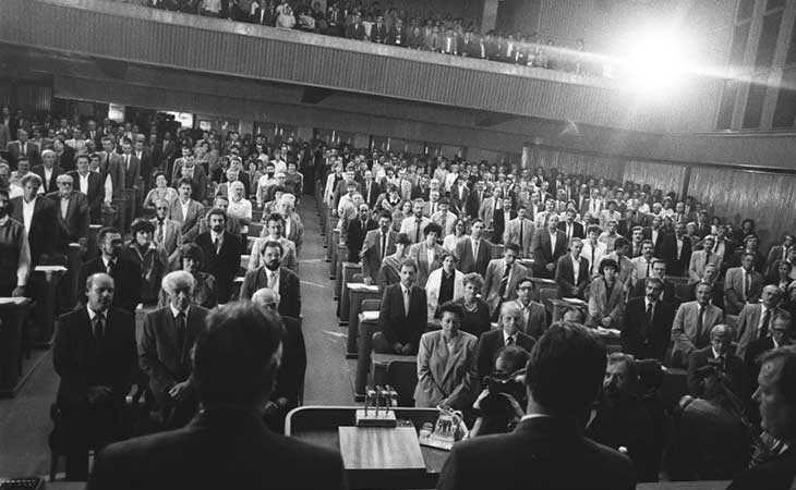 El parlamento Esloveno leyendo los resultados del referéndum