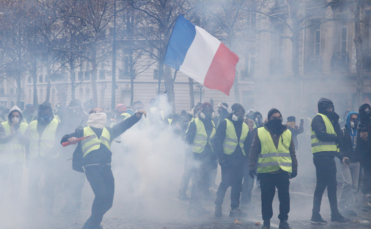 Las protestas de los 'chalecos amarillos' han puesto en serio peligro el futuro de Emmanuel Macron en el Elíseo