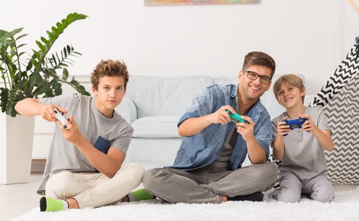 Los videojuegos son perfectos para pasar tiempo con la familia y los amigos