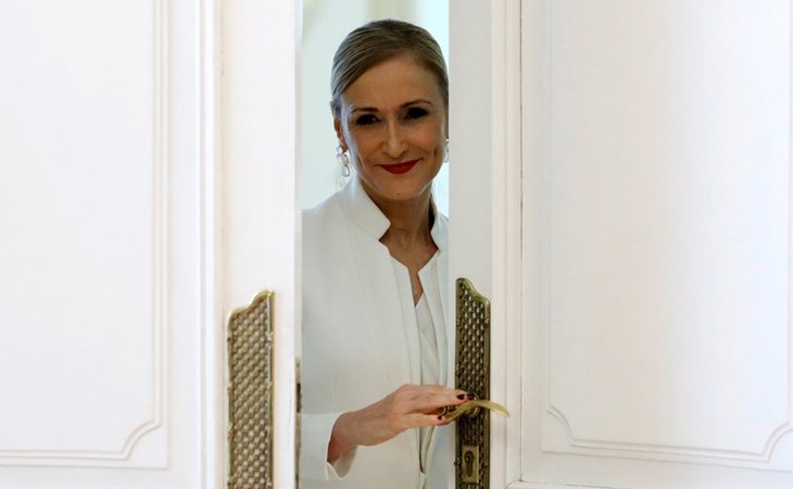 Cristina Cifuentes se va por la puerta de atrás