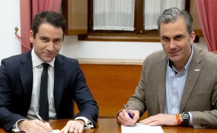 Los secretarios generales de PP y VOX han firmado un acuerdo programático que no ha trascendido a los medios