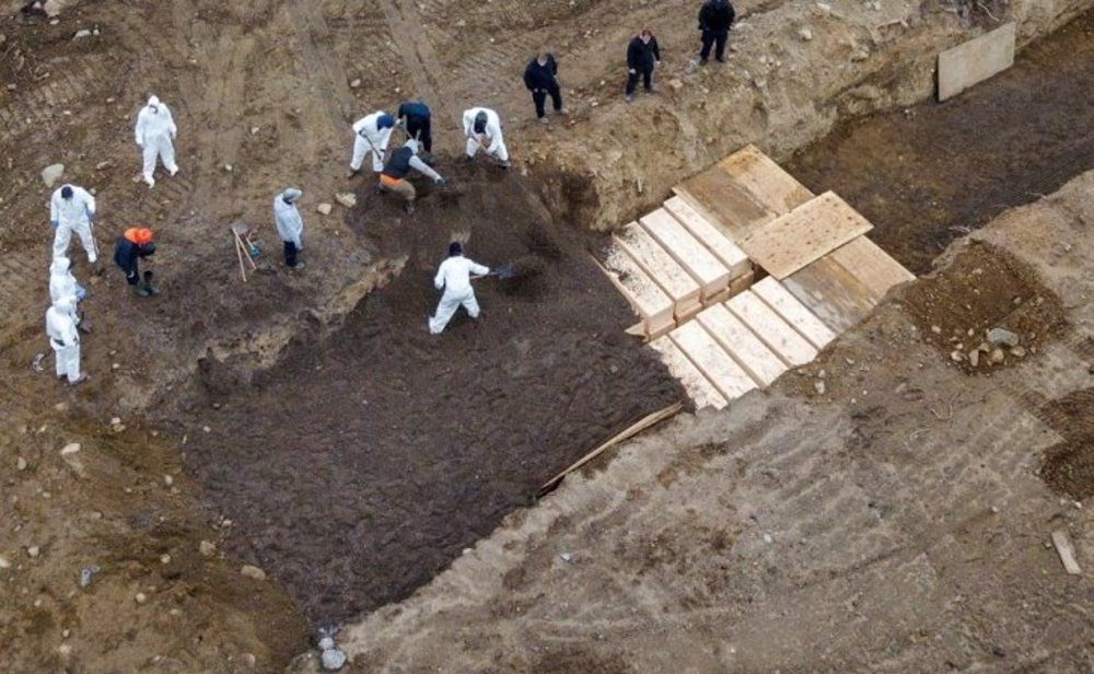 Imagen captada por un dron de enterramientos masivos en la isla de Hart, en Nueva York