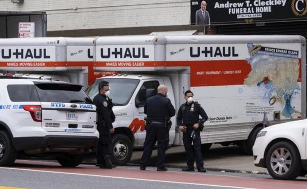 Sin refrigeración, los cadáveres se descomponían en dos camiones de mudanzas en Nueva York