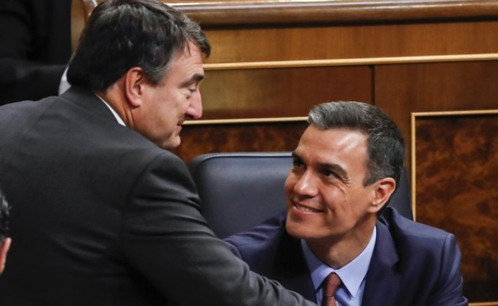 Aitor Esteban y Pedro Sánchez en el Congreso de los diputados