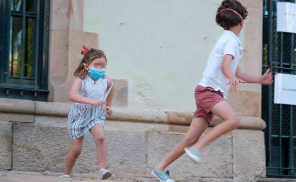 Los niños y niñas pueden salir a la calle de 12:00 a 19:00 horas