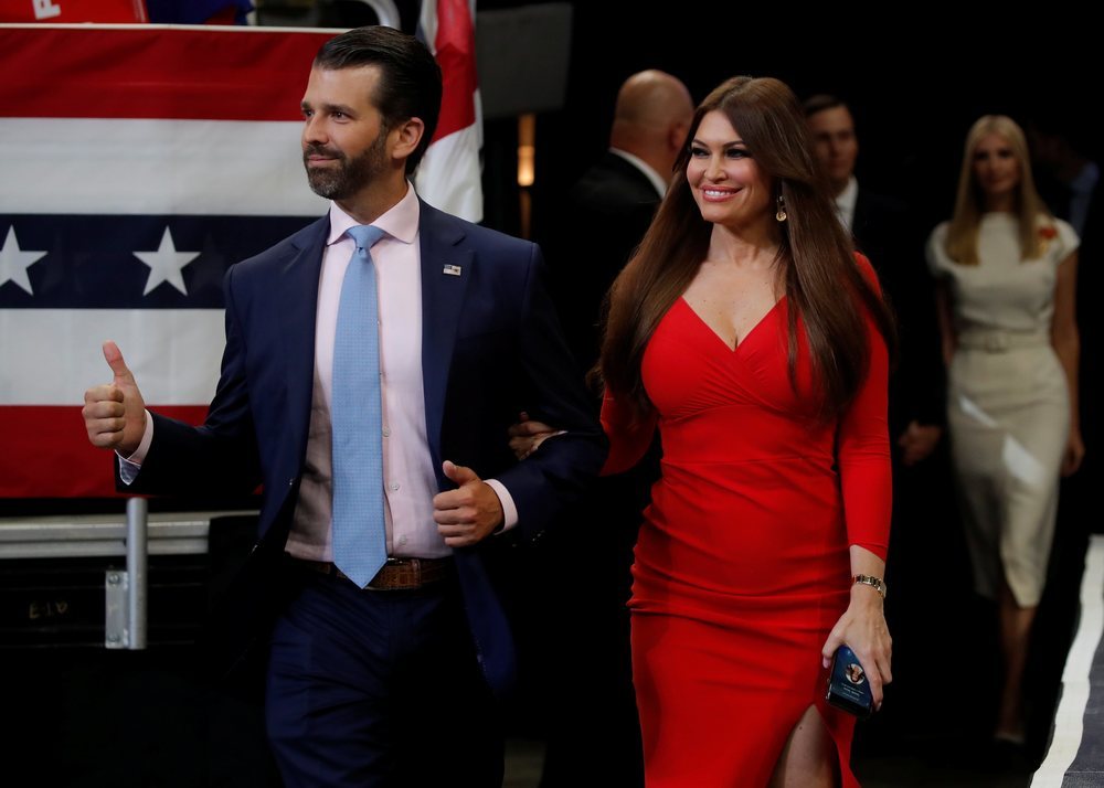 Kimberly Guilfoyle y Donald Trump Jr.