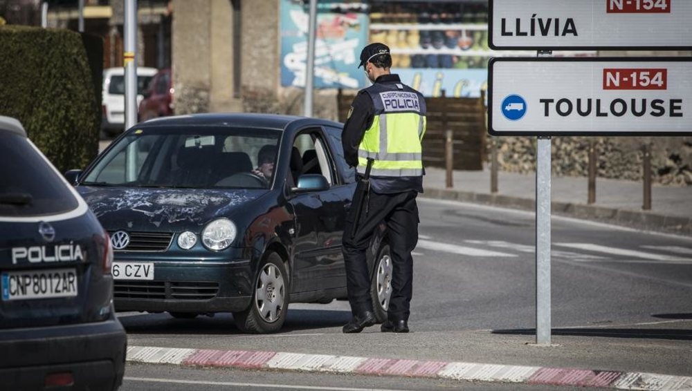 Francia contempla el cierre de la frontera con Barcelona