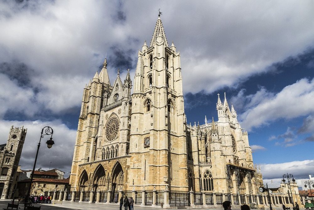 La Junta de Castilla y León confinará las ciudades de León y Palencia