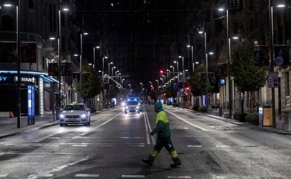 El toque de queda de 00:00 a 6:00 horas en España trata de frenar la segunda ola de coronavirus