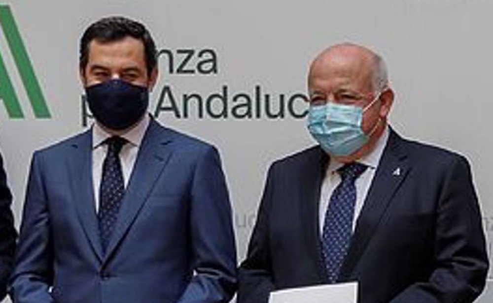 Juanma Moreno Bonilla, presidente de la Junta de Andalucía; y Jesús Aguirre, consejero andaluz de salud