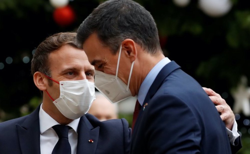 Pedro Sánchez y Emmanuel Macron en el evento del 60 aniversario de la OCDE