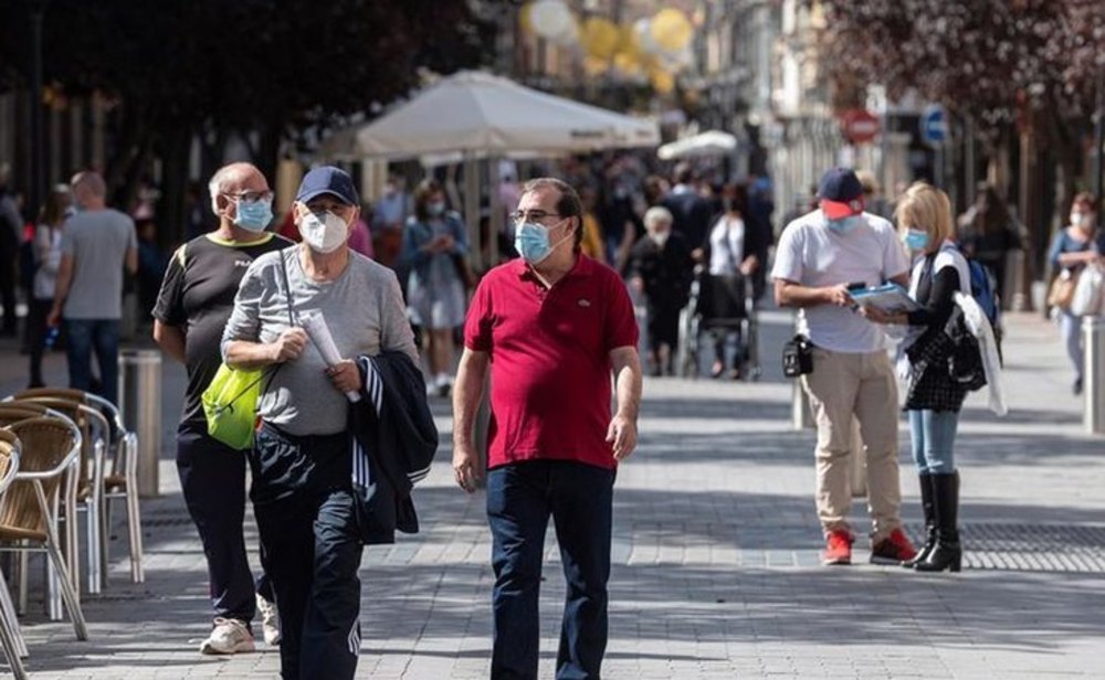 España sigue mejorando su situación epidemiológica