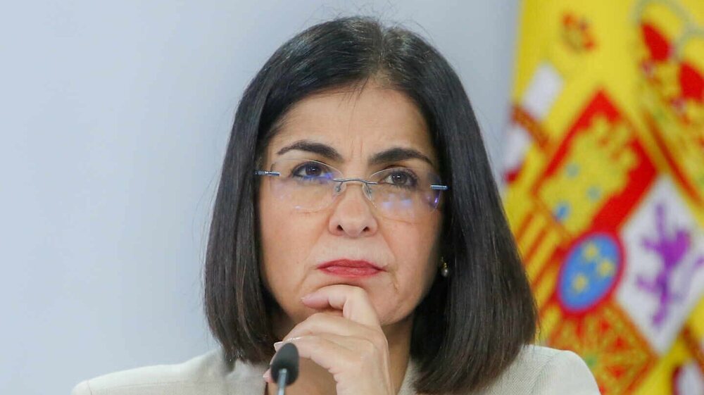 La ministra de Sanidad, Carolina Darias, pide prudencia a empresarios y la Comunidad de Madrid