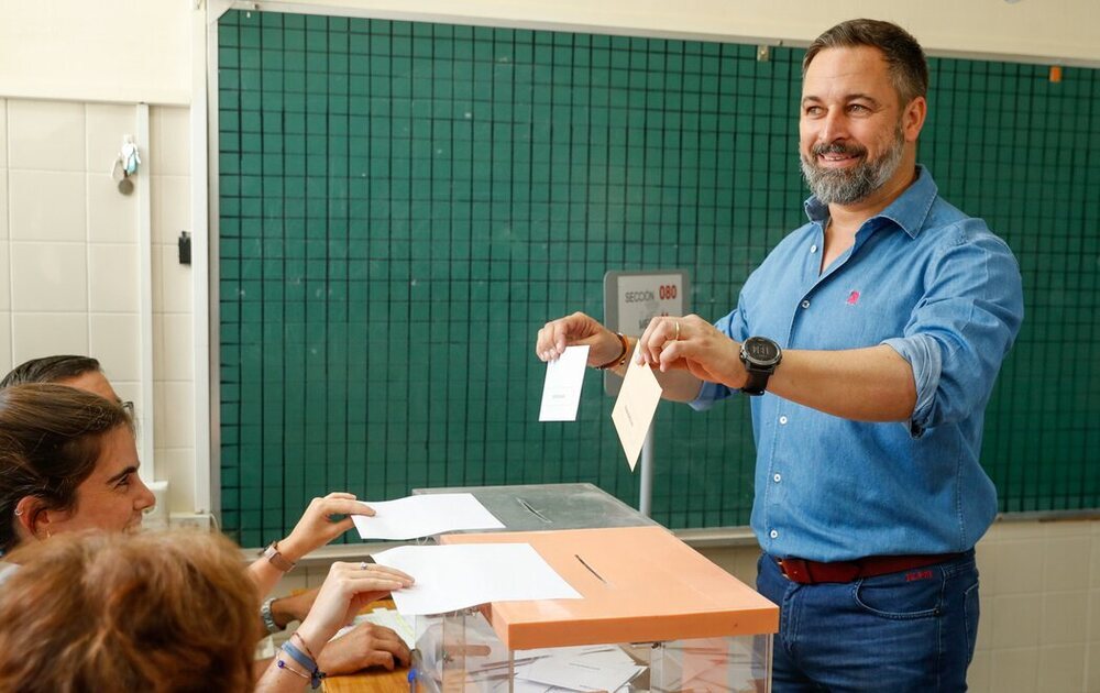 Santiag Abascal votando el 23J