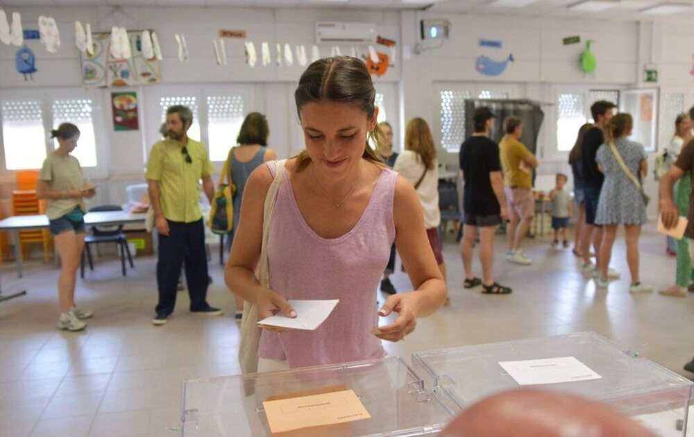 Irene Montero votando en las elecciones generales del 23J
