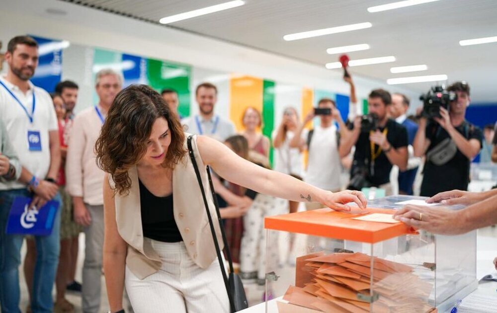 Isabel Díaz Ayuso votando en las elecciones generales del 23J