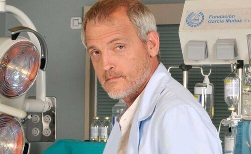 Jordi Rebellón como el doctor Vilches en