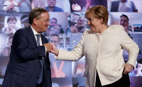 Armin Laschet, junto a Angela Merkel