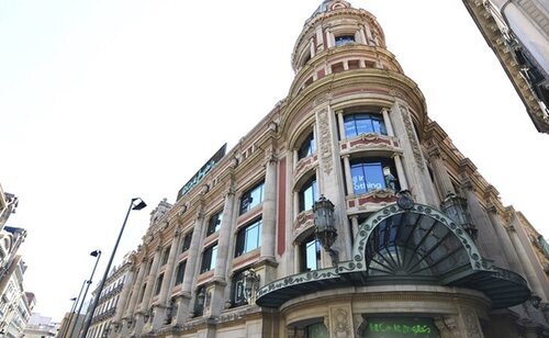 Edificio que clausurará en Barcelona