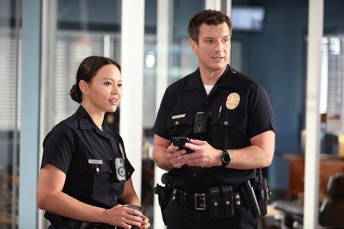 Los agentes John Nolan y Lucy Chen en la cuarta temporada de 