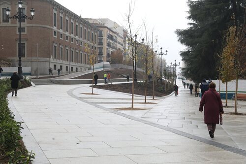 La nueva Plaza de España conecta directamente con el Palacio Real