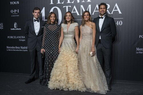 Cumpleaños de Tamara Falcó junto con los logos promocionales de la Junta de Castilla-La Mancha