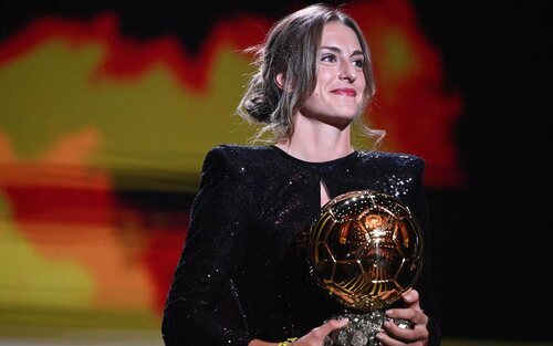 Alexia Putellas con el Balón de Oro