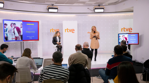 Eva Mora y María Eizaguirre en la rueda de prensa.