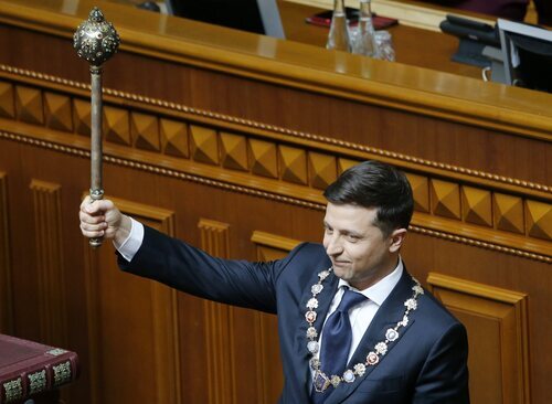Volodímir Zelenski durante la ceremonia de investidura como presidente de Ucrania