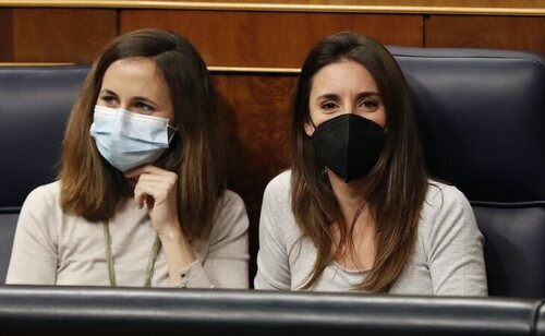 Irene Montero e Ione Belarra encabezan la postura contraria al envío de armamento a Ucrania