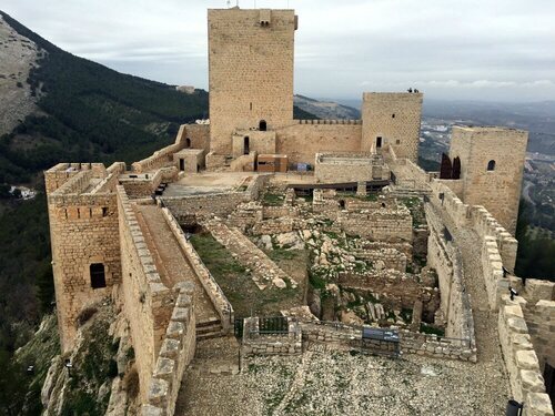 castillo de Santa Catalina, en Jaén, donde permanecieron los hombres considerados inútiles para el trabajo.