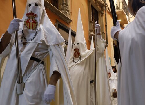 Nazarenos de blanco en Semana Santa