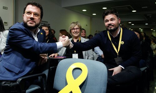 Pere Aragonés junto a Gabriel Rufián en un evento independentista