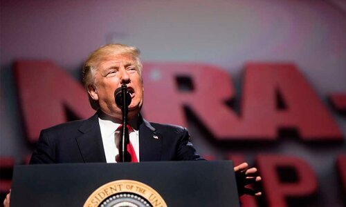 El expresidente Donald Trump en un acto de la NRA