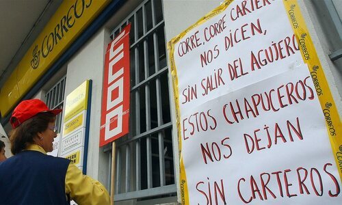 Cartel de protesta en una oficina de Correos