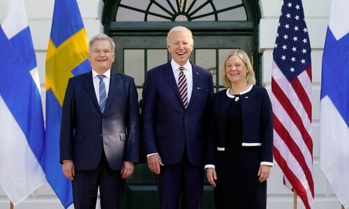 El presidente estadounidense Joe Biden junto a la primera ministra de Suecia, Magdalena Andersson y al presidente de Finlandia, Sauli Niinisto