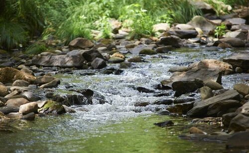 El agua domina el paisaje en la Sierra de  Gata