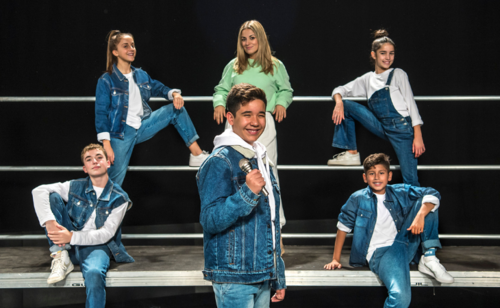 Levi Díaz ensayando antes de Eurovisión Junior