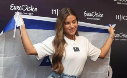 Noa Kirel en el acto que la confirma para Eurovisión.