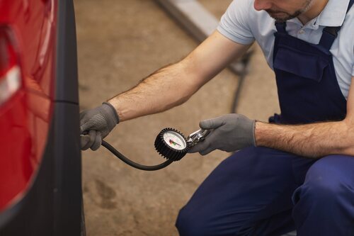 La presión de los neumáticos es importante a la hora de ahorrar combustible