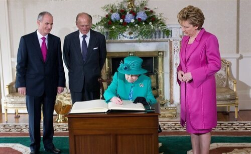 La reina de Inglaterra, en su histórica visita a Irlanda en 2011